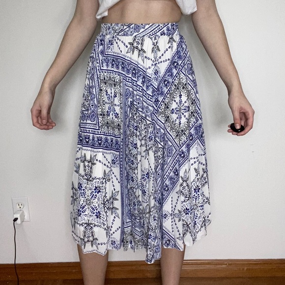 H&M Pleated Skirt - Picture 2 of 6